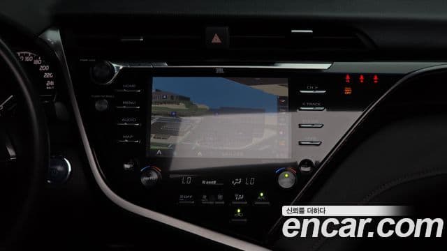 Toyota Camry 2018 — Photo 27/36