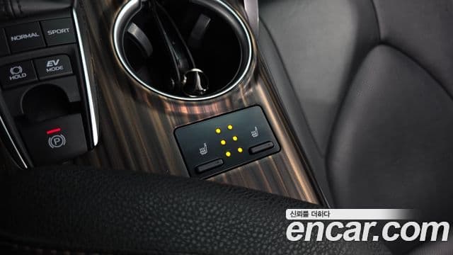 Toyota Camry 2018 — Photo 17/36