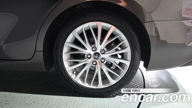 Toyota Camry 2018 — Photo 25/36