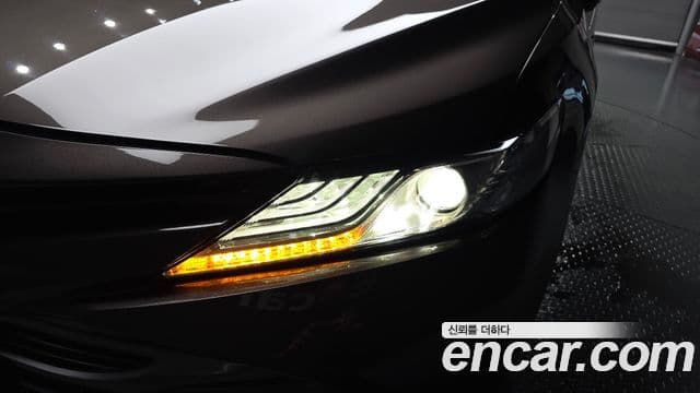 Toyota Camry 2018 — Photo 15/36