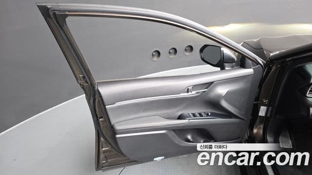 Toyota Camry 2018 — Photo 30/36