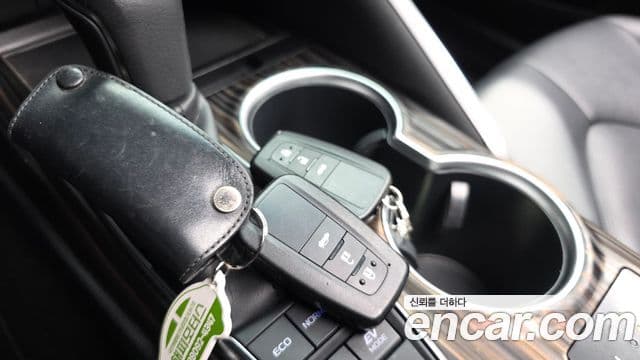 Toyota Camry 2018 — Photo 33/36