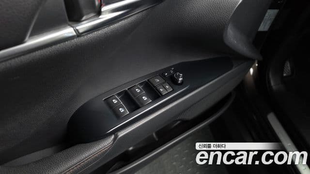 Toyota Camry 2018 — Photo 24/36