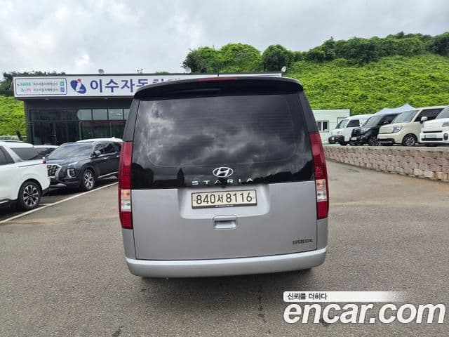 Hyundai Staria 2022 — ფოტო 3/20