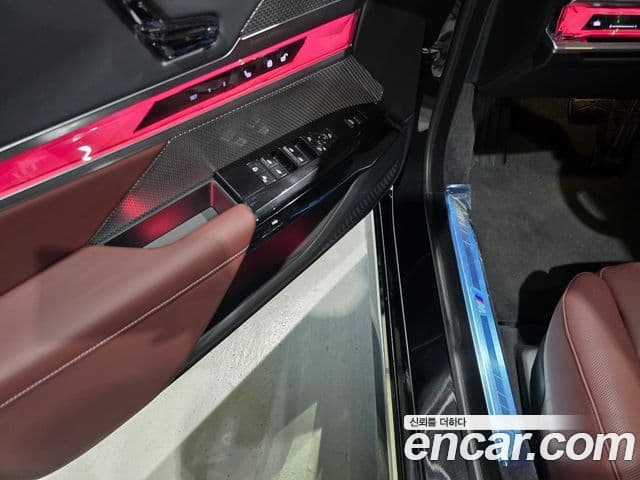 BMW 7 Series 2025 — Photo 13/19