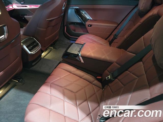 BMW 7 Series 2025 — Photo 10/19