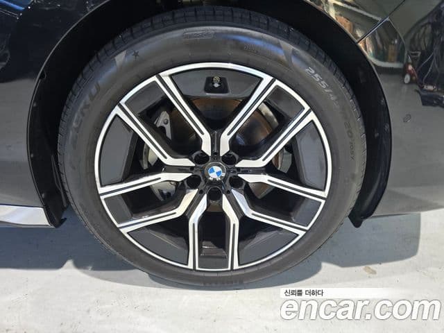 BMW 7 Series 2025 — Photo 2/19