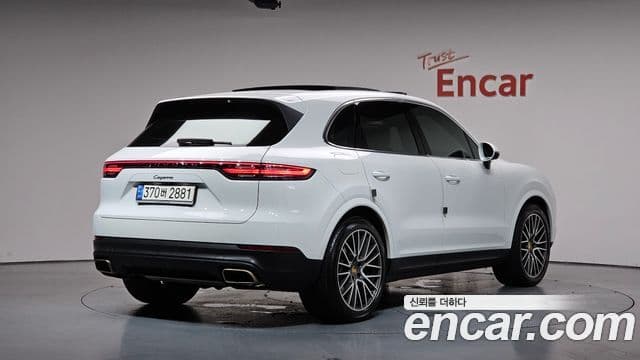 Porsche Cayenne 2021 — ფოტო 2/20