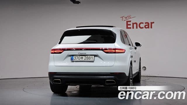 Porsche Cayenne 2021 — ფოტო 4/20
