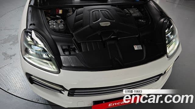 Porsche Cayenne 2021 — ფოტო 6/20