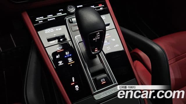Porsche Cayenne 2021 — ფოტო 8/20