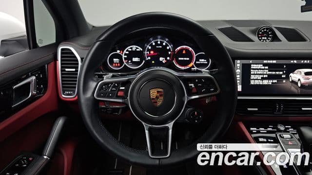 Porsche Cayenne 2021 — ფოტო 13/20
