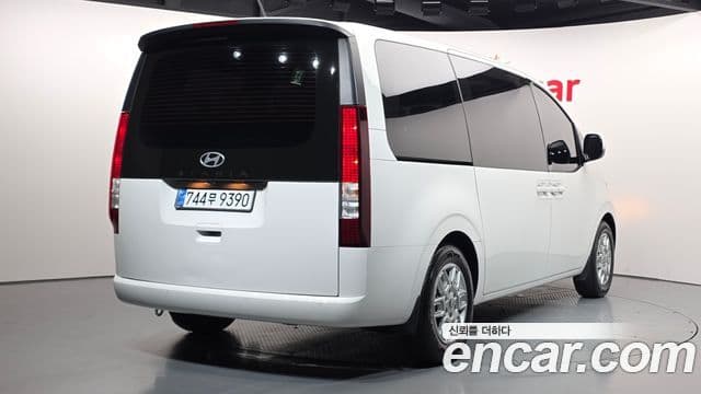 Hyundai Staria 2025 — Фото 2/20