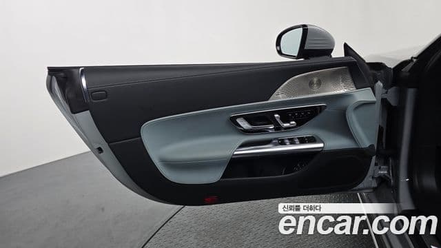 Mercedes-Benz SL-Class 2023 — Photo 4/40
