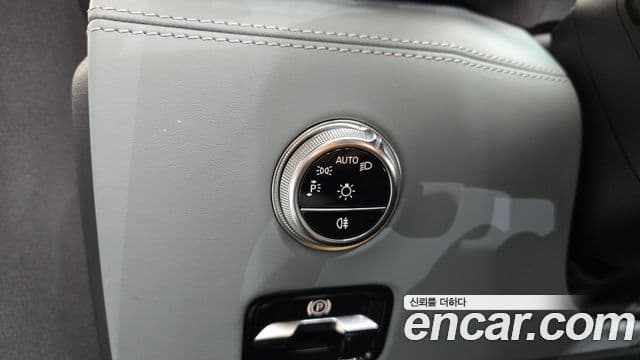 Mercedes-Benz SL-Class 2023 — Photo 10/40