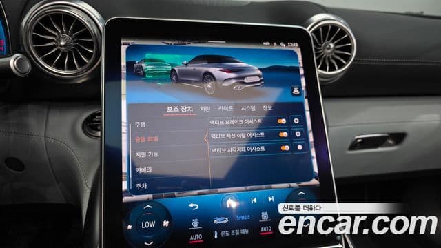Mercedes-Benz SL-Class 2023 — Photo 32/40