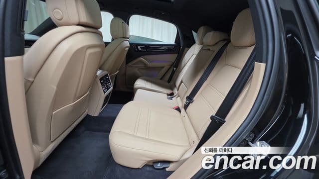 Porsche Cayenne 2023 — ფოტო 12/20