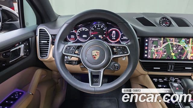 Porsche Cayenne 2023 — ფოტო 14/20