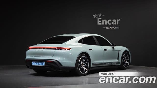 Porsche Taycan 2024 — ფოტო 3/31