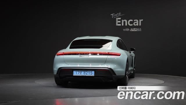 Porsche Taycan 2024 — ფოტო 26/31