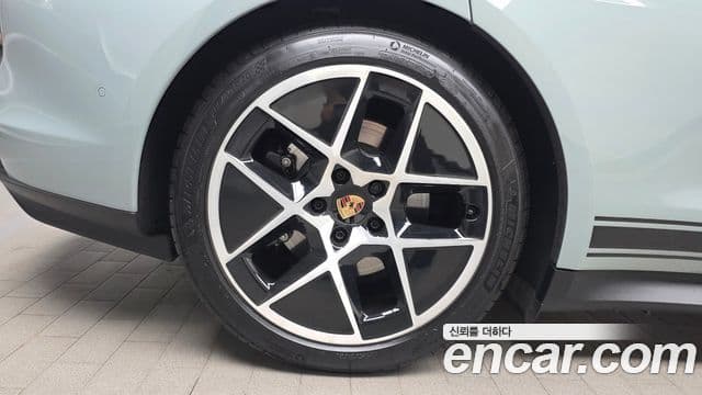 Porsche Taycan 2024 — ფოტო 9/31