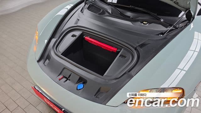 Porsche Taycan 2024 — ფოტო 7/31