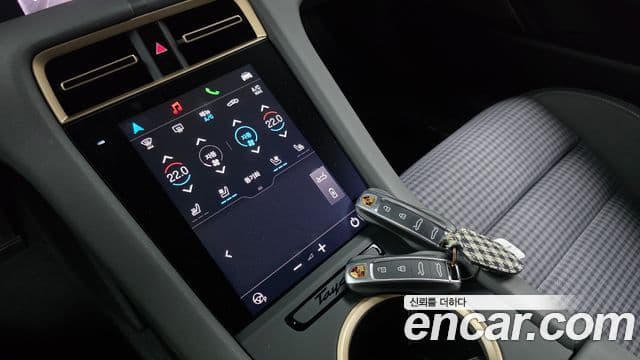 Porsche Taycan 2024 — ფოტო 29/31