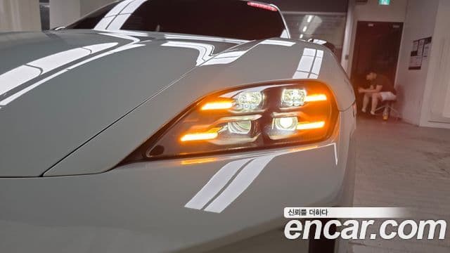 Porsche Taycan 2024 — ფოტო 19/31