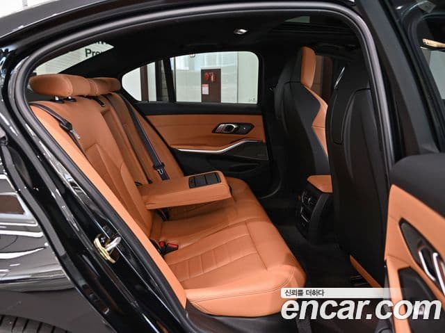 BMW 3 Series 2022 — ფოტო 14/19