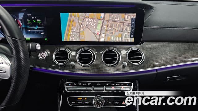 Mercedes-Benz E-Class 2019 — ფოტო 14/20