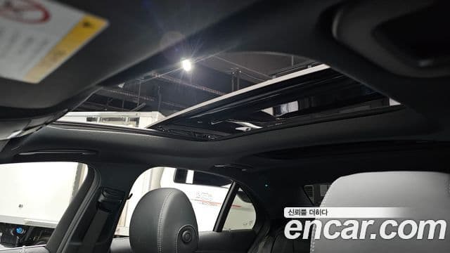 Mercedes-Benz E-Class 2019 — ფოტო 19/20