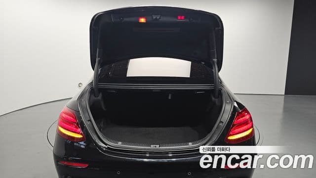 Mercedes-Benz E-Class 2019 — ფოტო 20/20
