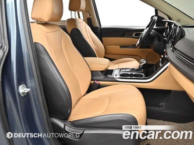 Kia Carnival 2021 — ფოტო 8/20