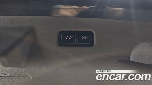 Kia Carnival 2024 — ფოტო 28/35