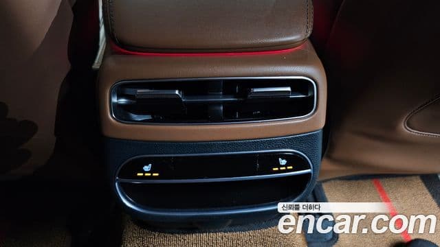 Genesis GV70 2021 — ფოტო 17/20