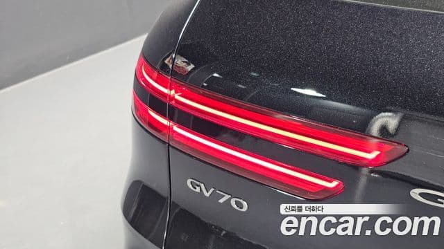 Genesis GV70 2021 — ფოტო 10/34