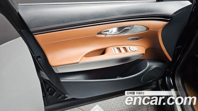 Genesis GV70 2021 — ფოტო 22/34