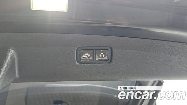 Genesis GV70 2021 — ფოტო 30/34