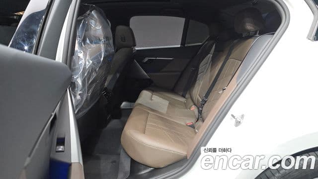 BMW 5 Series 2024 — Şəkil 12/20
