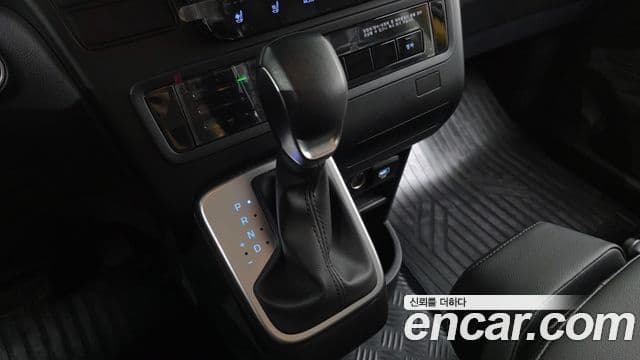 Hyundai Staria 2024 — Şəkil 9/20