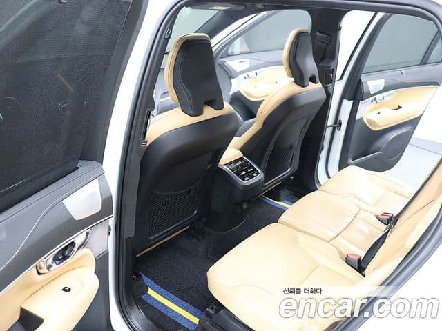 Volvo XC90 2024 — ფოტო 8/20