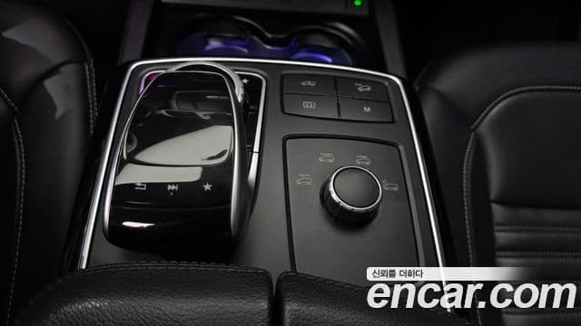 Mercedes-Benz GLE-Class 2018 — Şəkil 18/20
