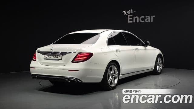Mercedes-Benz E-Class 2018 — ფოტო 2/20