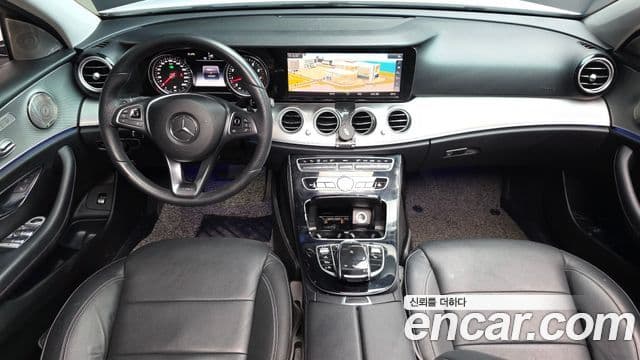 Mercedes-Benz E-Class 2018 — ფოტო 7/20