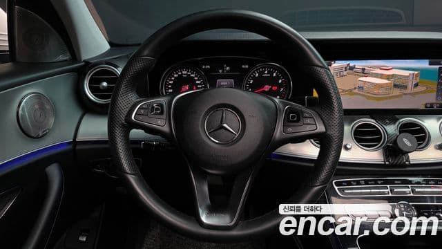 Mercedes-Benz E-Class 2018 — ფოტო 13/20