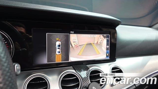 Mercedes-Benz E-Class 2018 — ფოტო 15/20