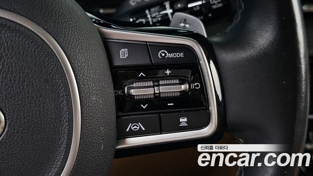 Kia Carnival 2021 — ფოტო 14/20