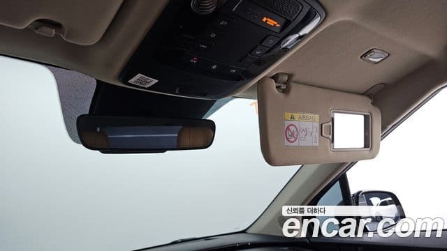 Kia Carnival 2021 — ფოტო 19/20