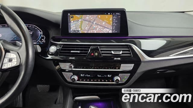 BMW 5 Series 2020 — Şəkil 14/20
