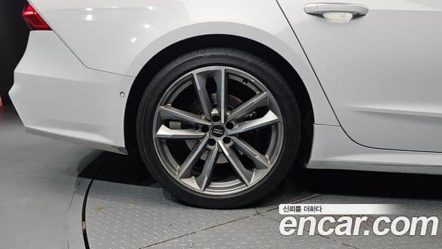 Audi A7 2020 — ფოტო 5/20